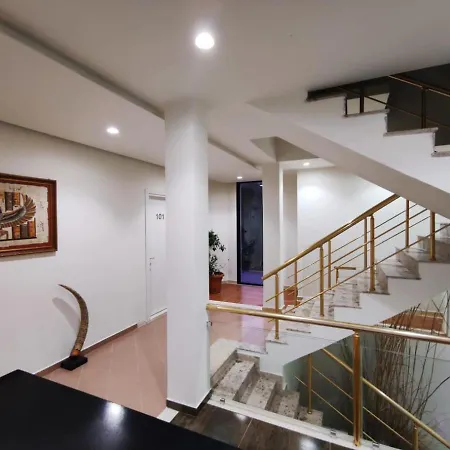 Kavalona Park מלון 3*