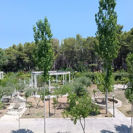 Kavalona Park 3* Zverneci