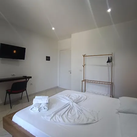 Kavalona Park Zverneci