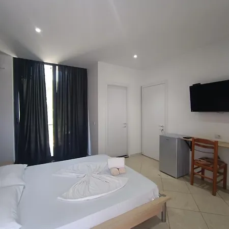 Hotel Kavalona Park Zverneci