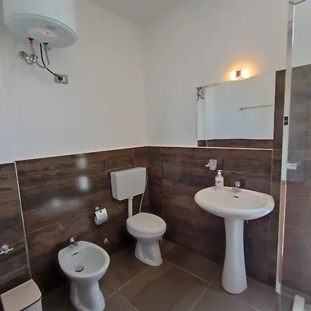 Kavalona Park 3* Zverneci