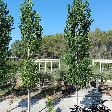 Kavalona Park 3* Zverneci