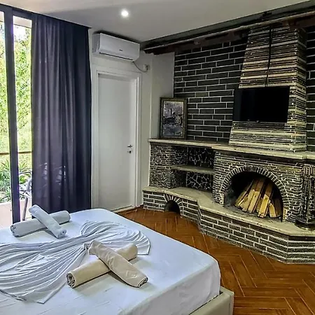 Kavalona Park 3* Zverneci