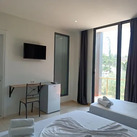 Kavalona Park 3* Zverneci