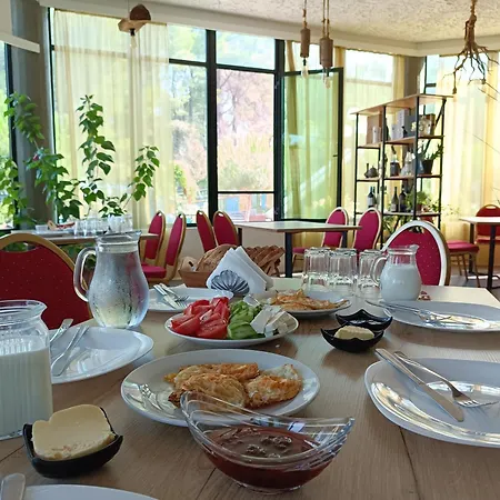 Hotel Kavalona 3*