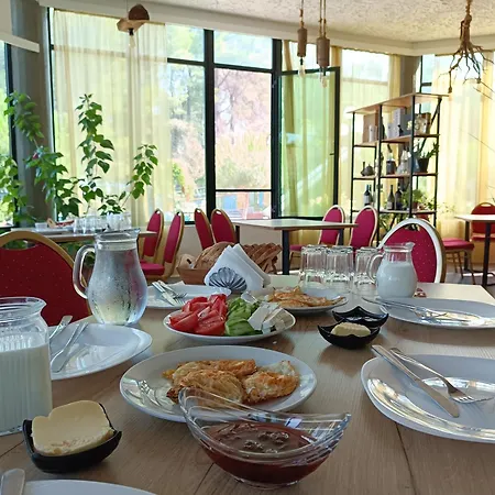 Otel Kavalona Park 3*
