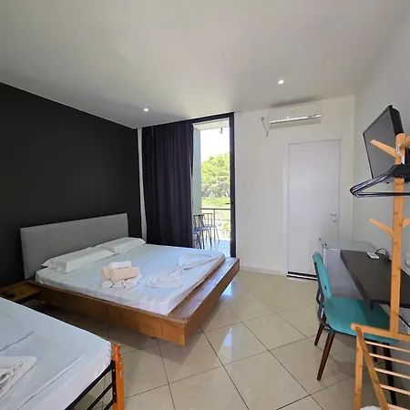 Otel Kavalona Park 3*